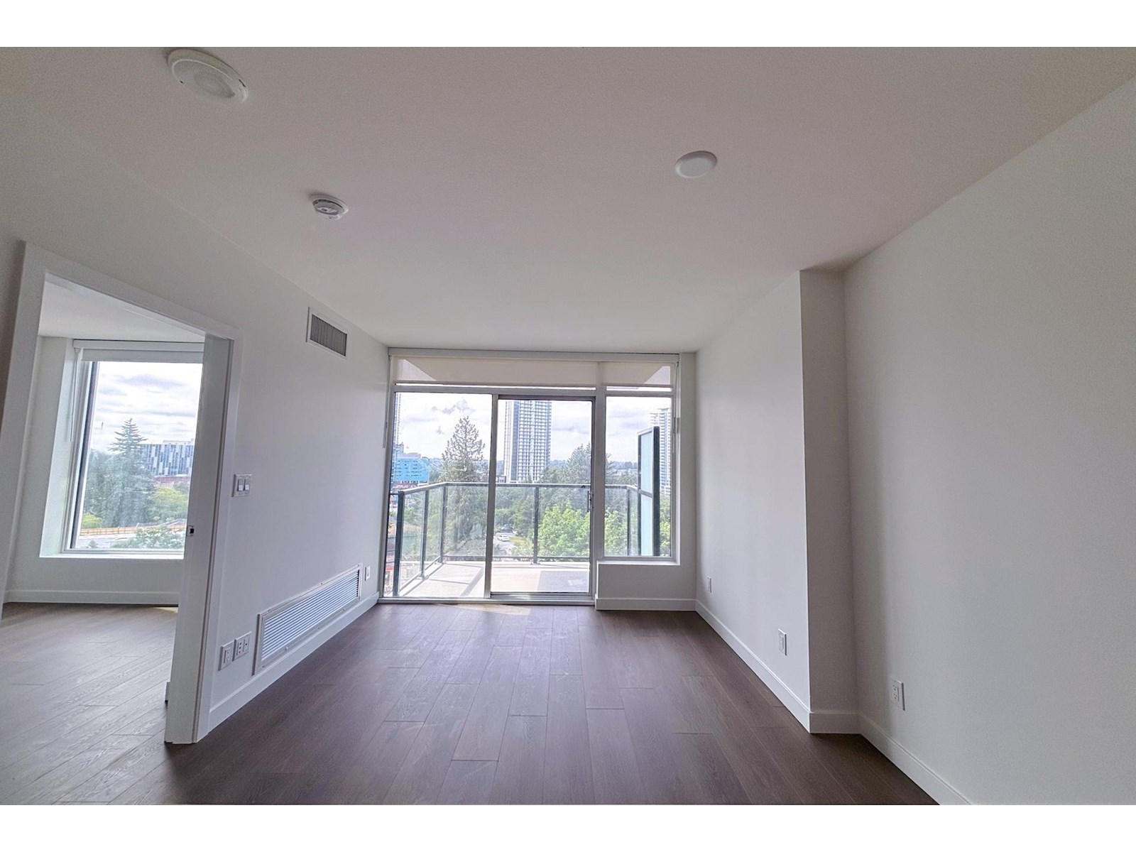 611 13745 George Junction, Surrey, British Columbia  V3T 0V8 - Photo 3 - R3020700