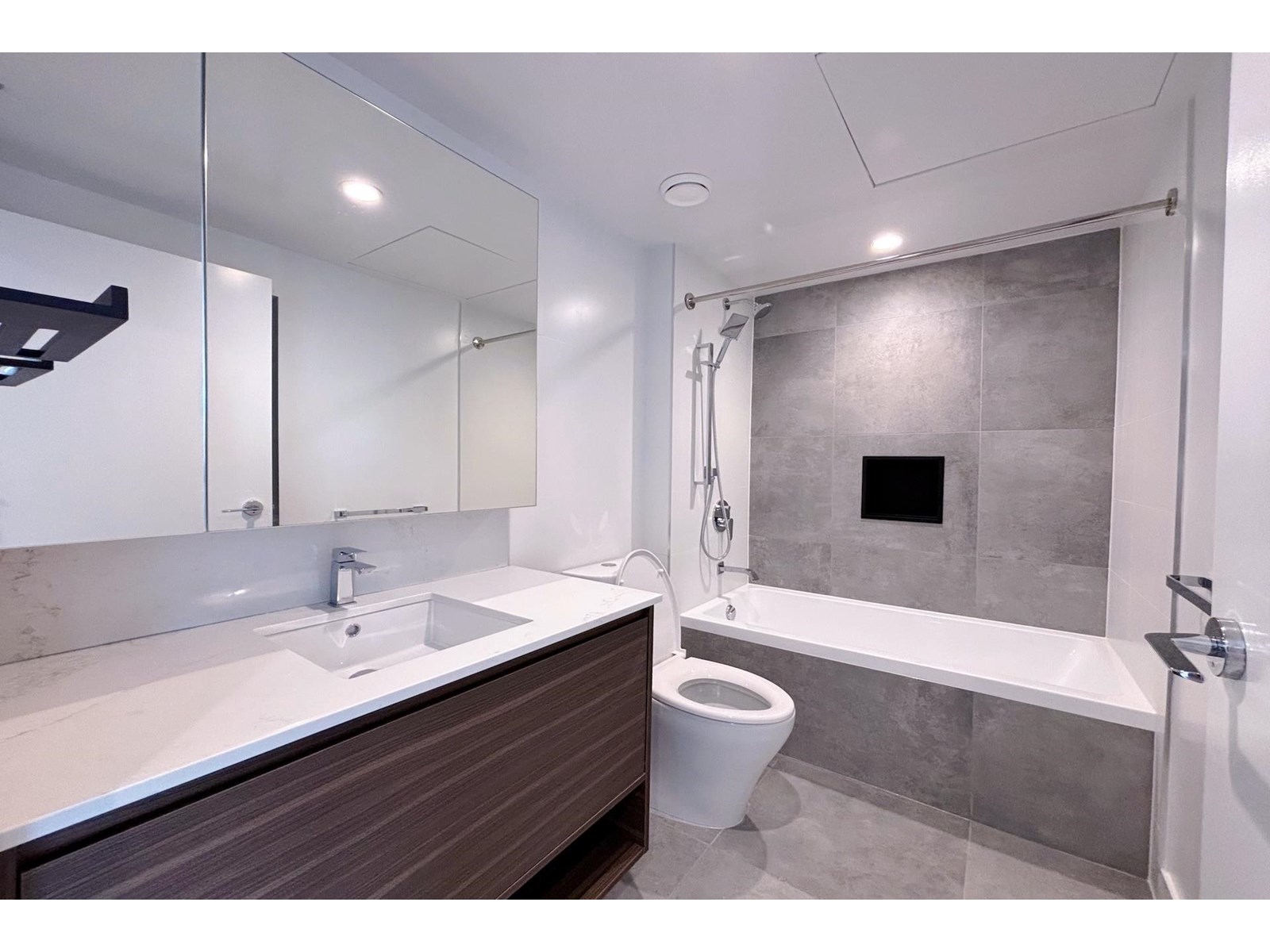 611 13745 George Junction, Surrey, British Columbia  V3T 0V8 - Photo 5 - R3020700