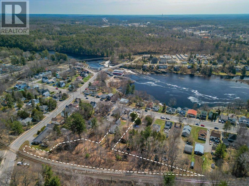 66 William Street, Parry Sound, Ontario  P2A 1V1 - Photo 11 - X12104961