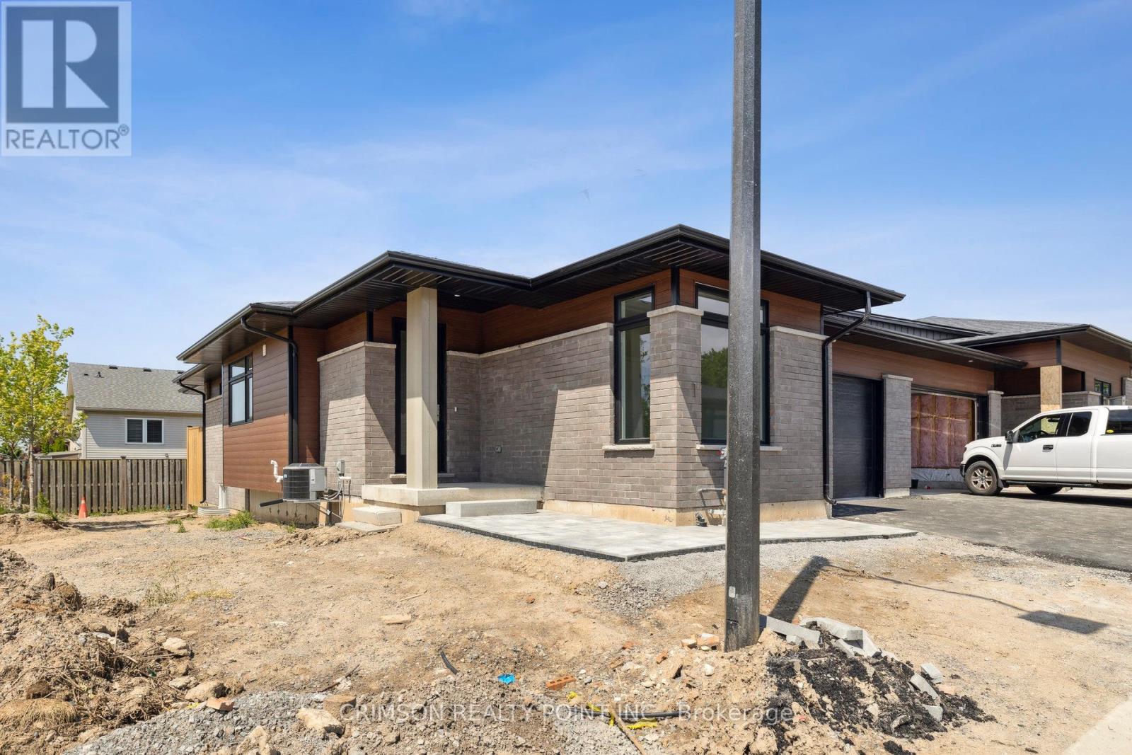 Property at 1 - 300 RICHMOND STREET image 2