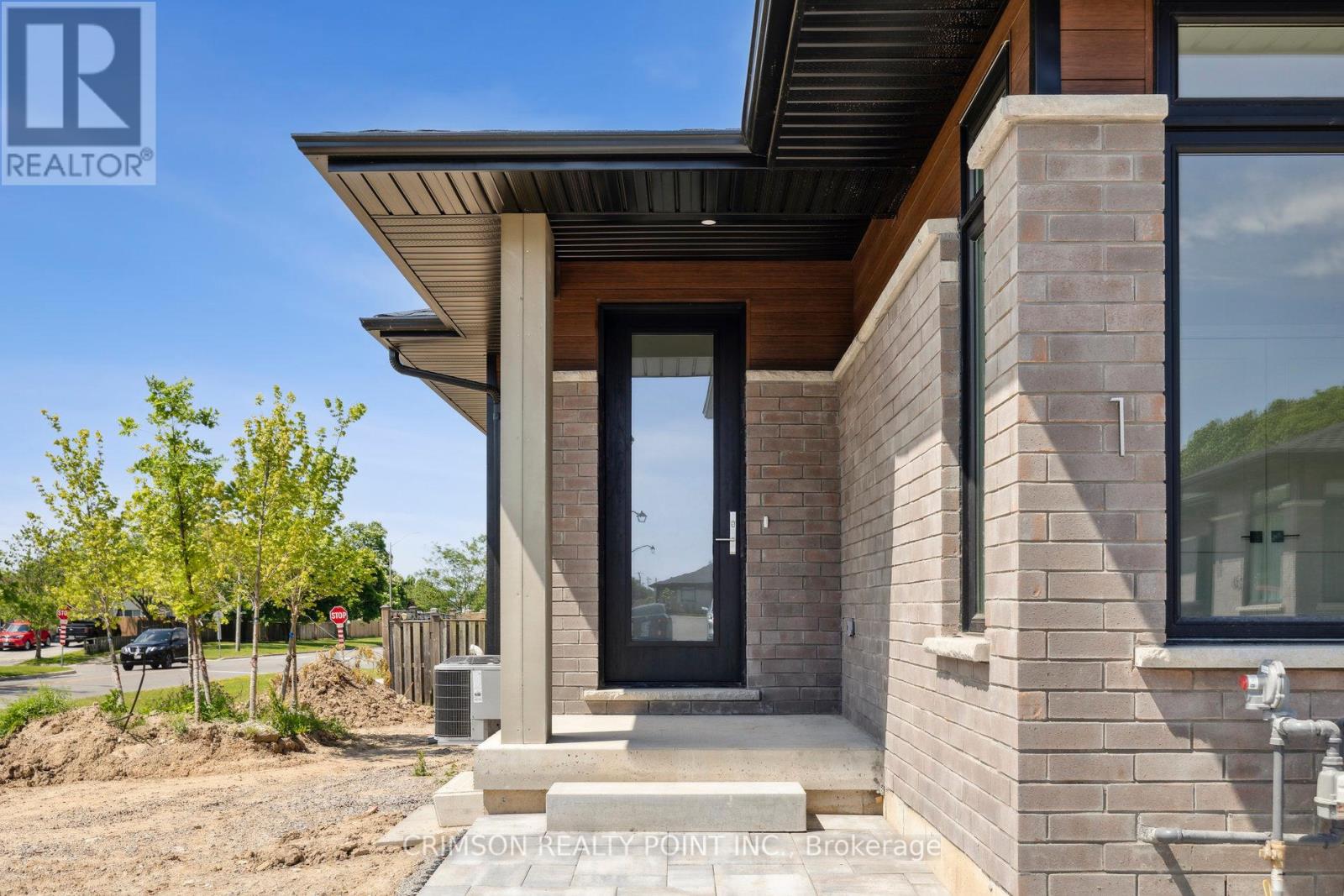 Property at 1 - 300 RICHMOND STREET image 3