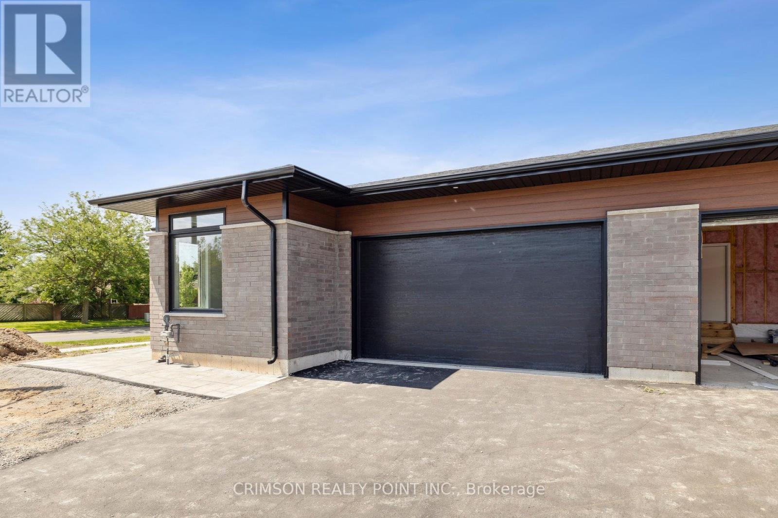 Property at 1 - 300 RICHMOND STREET image 4