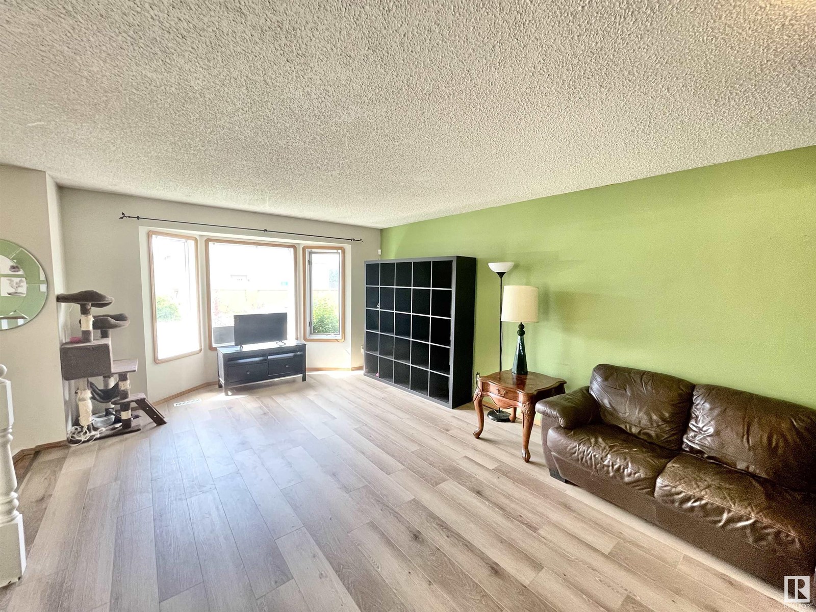 Property at 3508 44 AV NW image 4