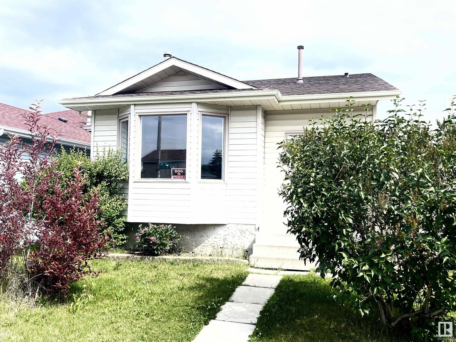 Property at 3508 44 AV NW image 1