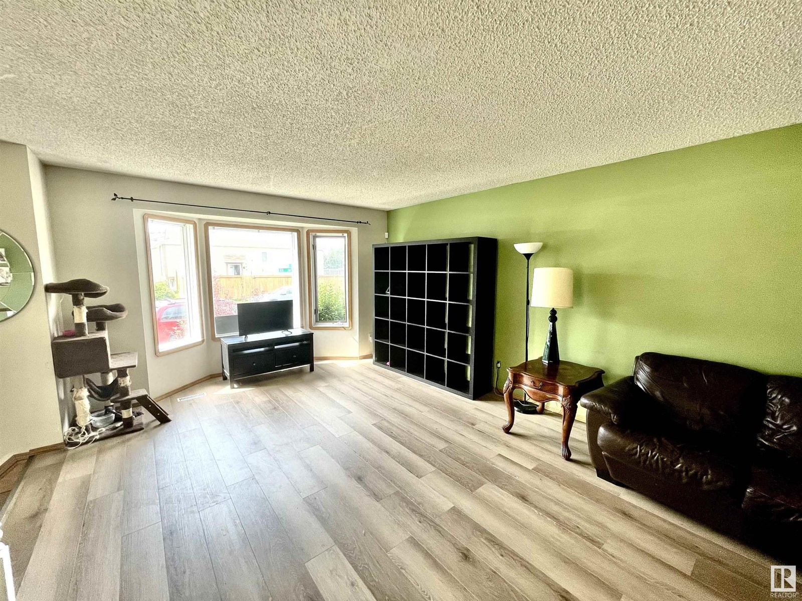 Property at 3508 44 AV NW image 5