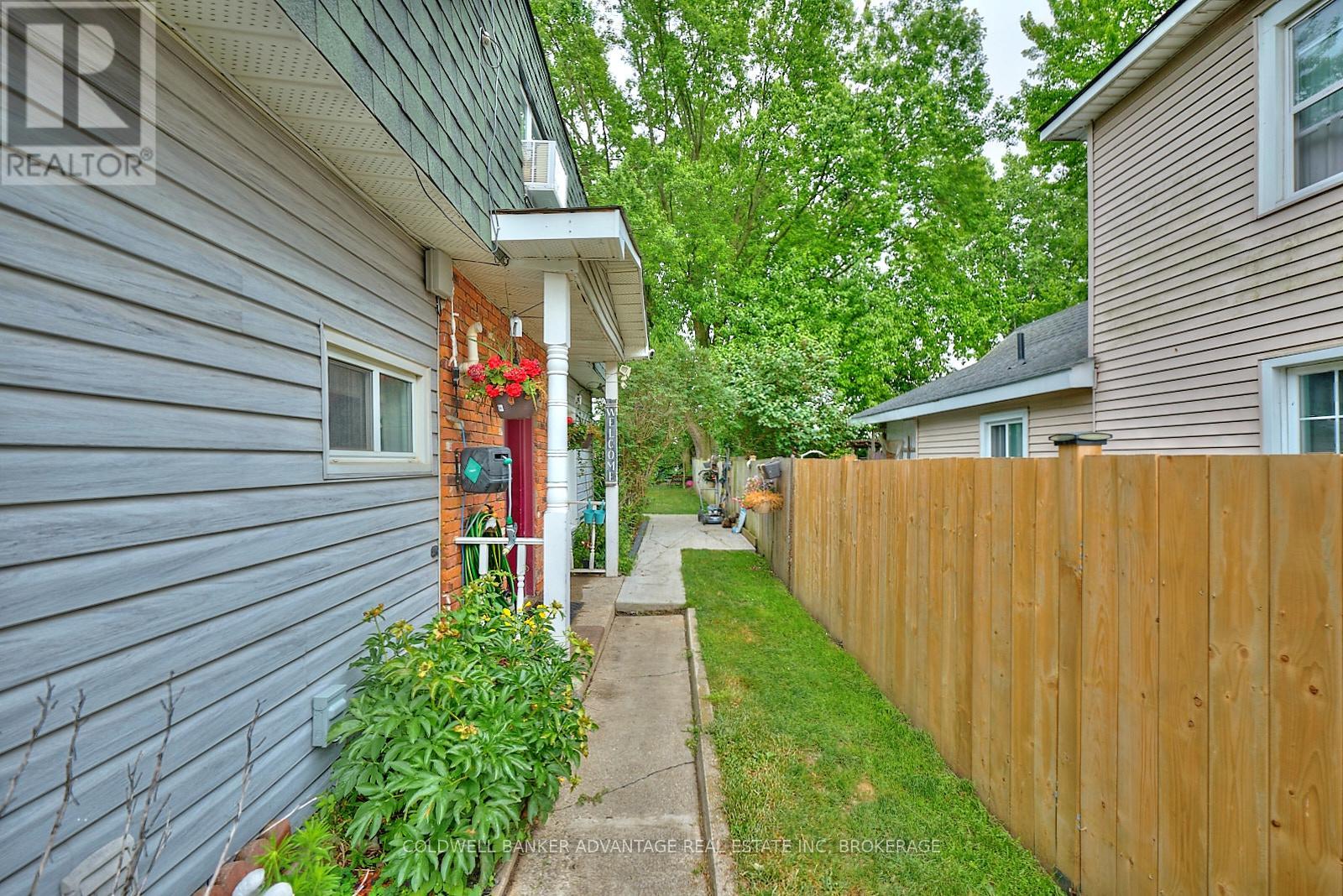 Property at 715 TAMARAC STREET image 3