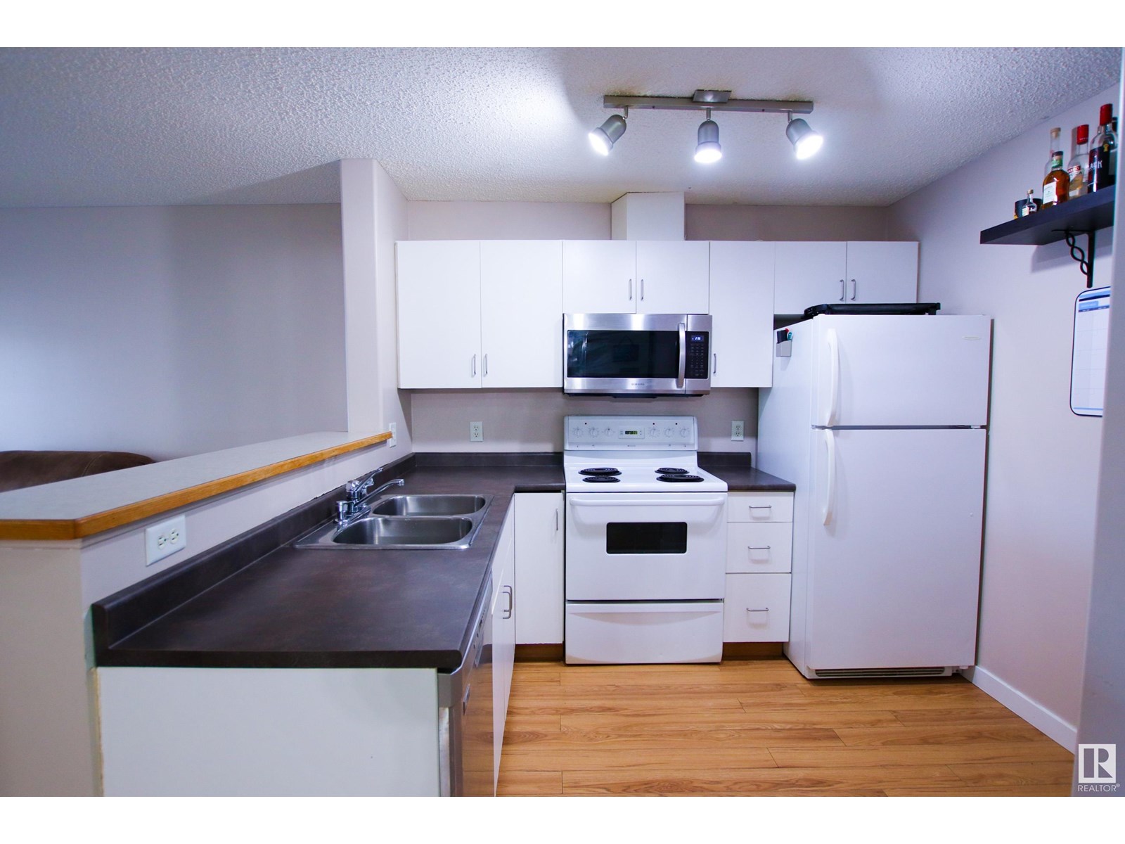 Property at #104 14708 50 ST NW image 4