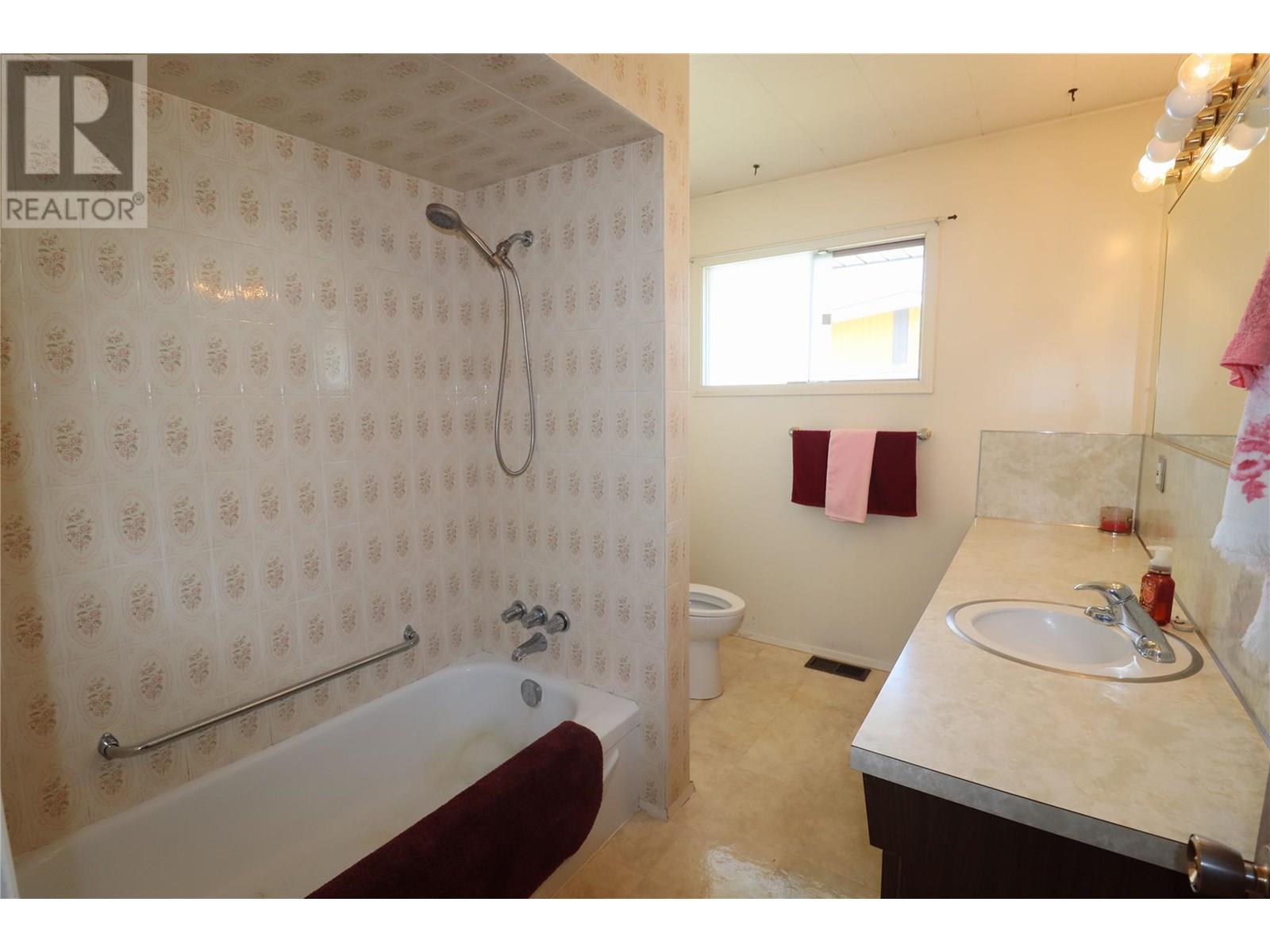 7540 21st Street, Grand Forks, British Columbia  V0H 1H2 - Photo 11 - 10354045