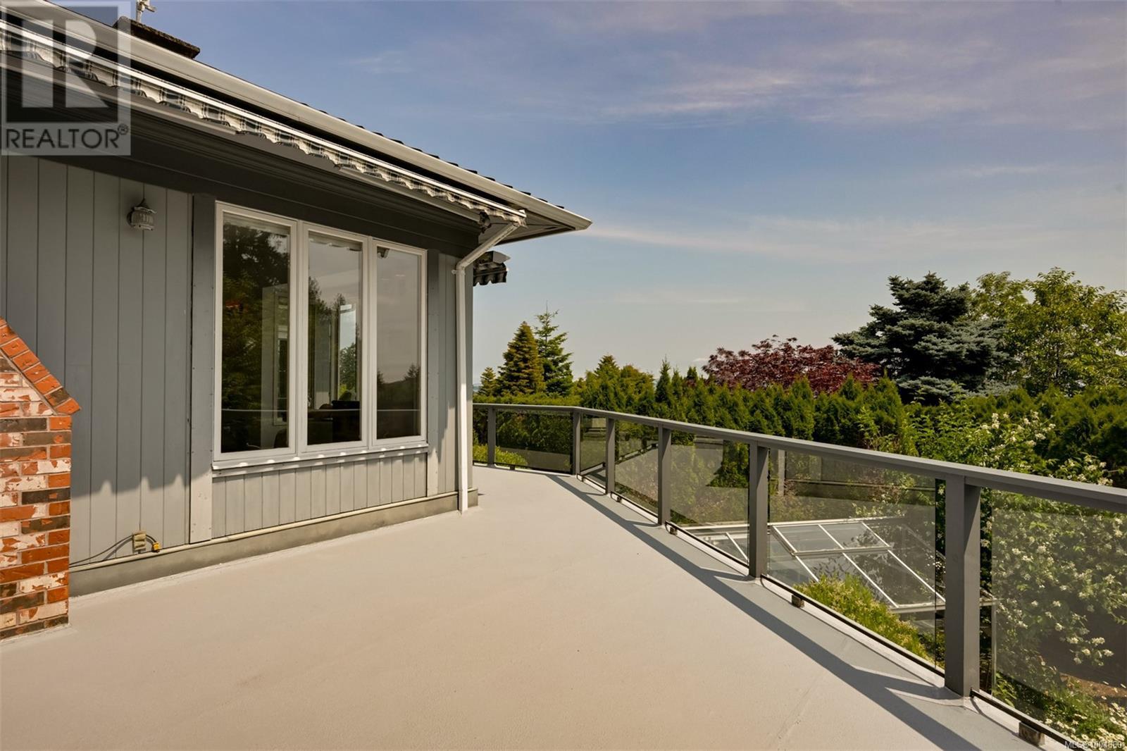 Property at 4821 Amblewood Dr image 3