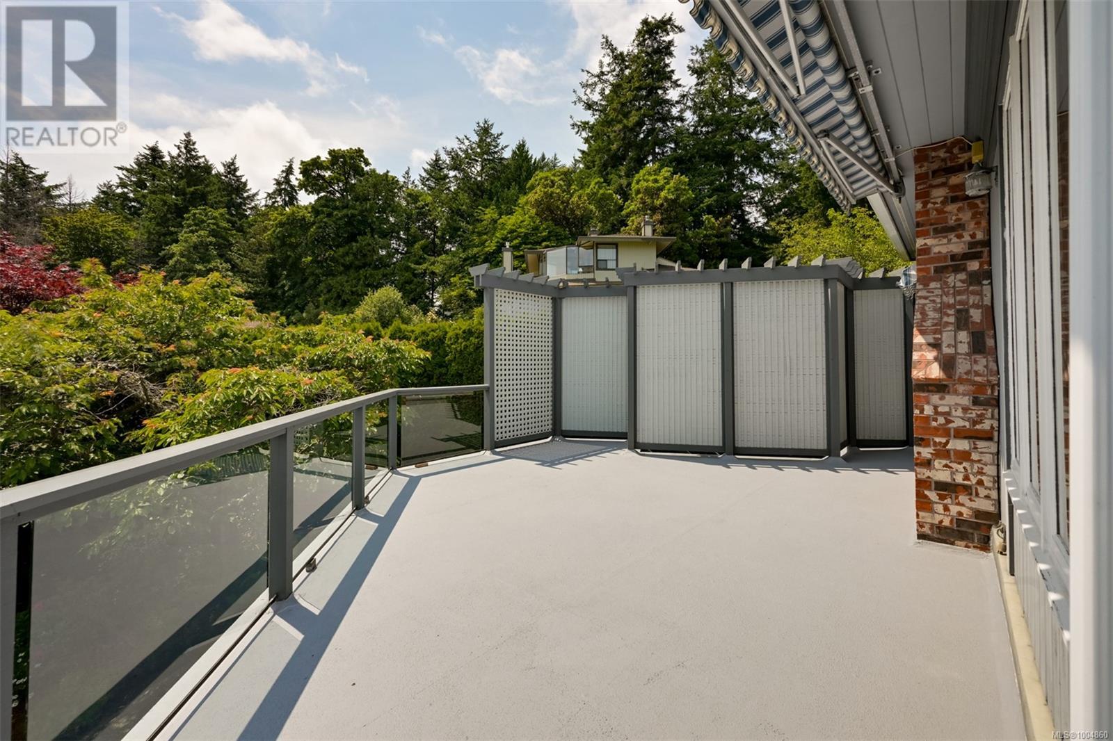 Property at 4821 Amblewood Dr image 4