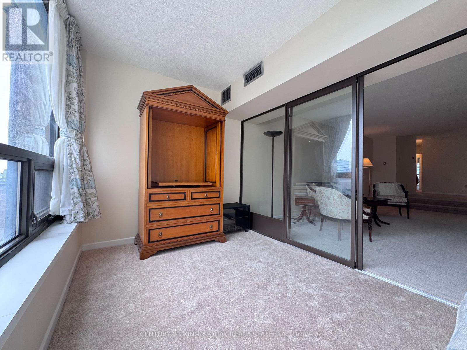 1801 - 62 Wellesley Street W, Toronto, Ontario  M5S 2X3 - Photo 13 - C12250832