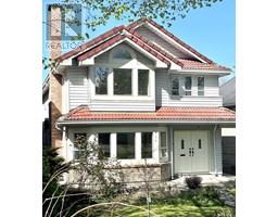 937 W 18TH AVENUE