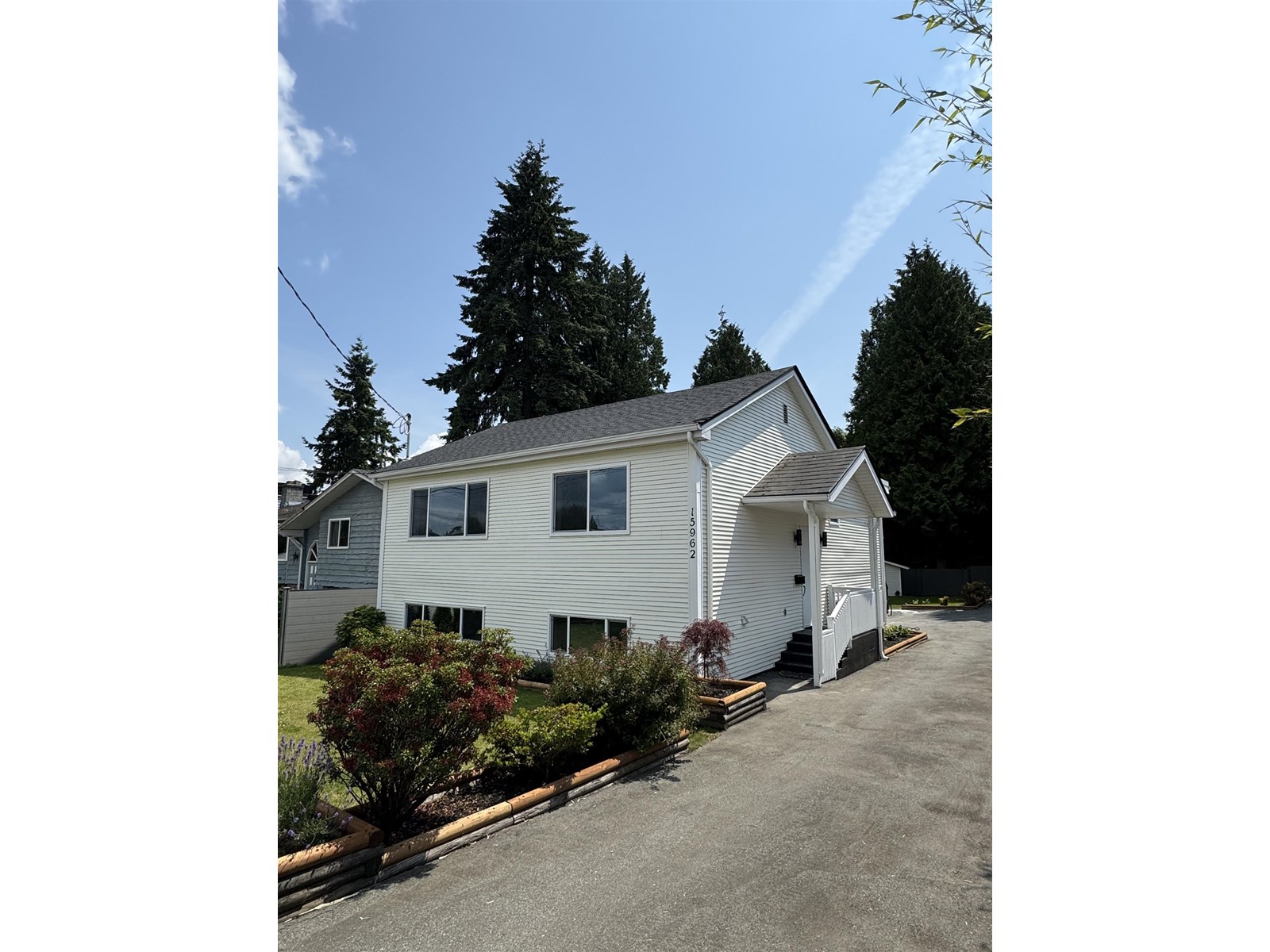 Property at 15962 NORTH BLUFF ROAD image 2