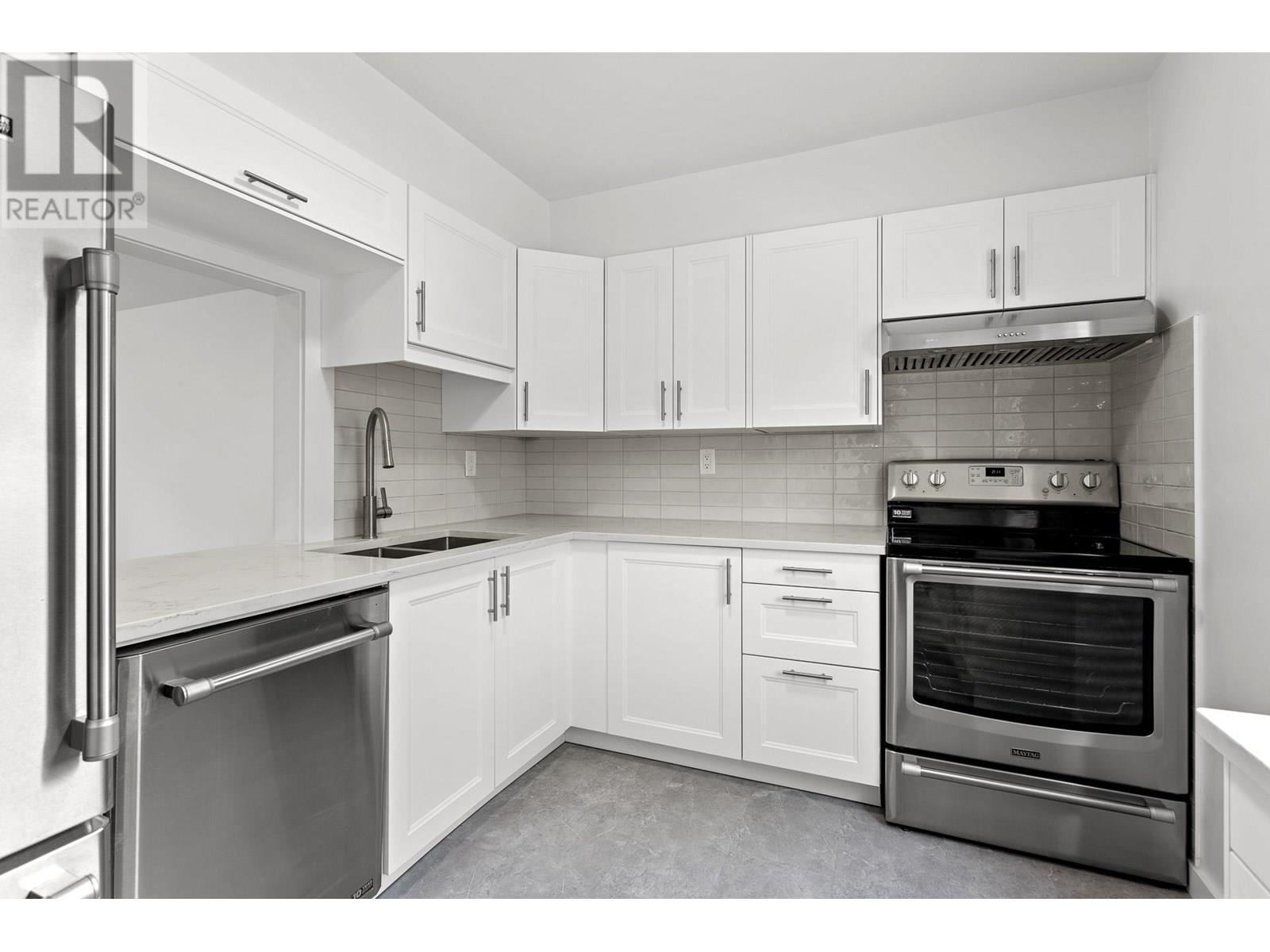 Property at 8238 AMBERWOOD PLACE image 4