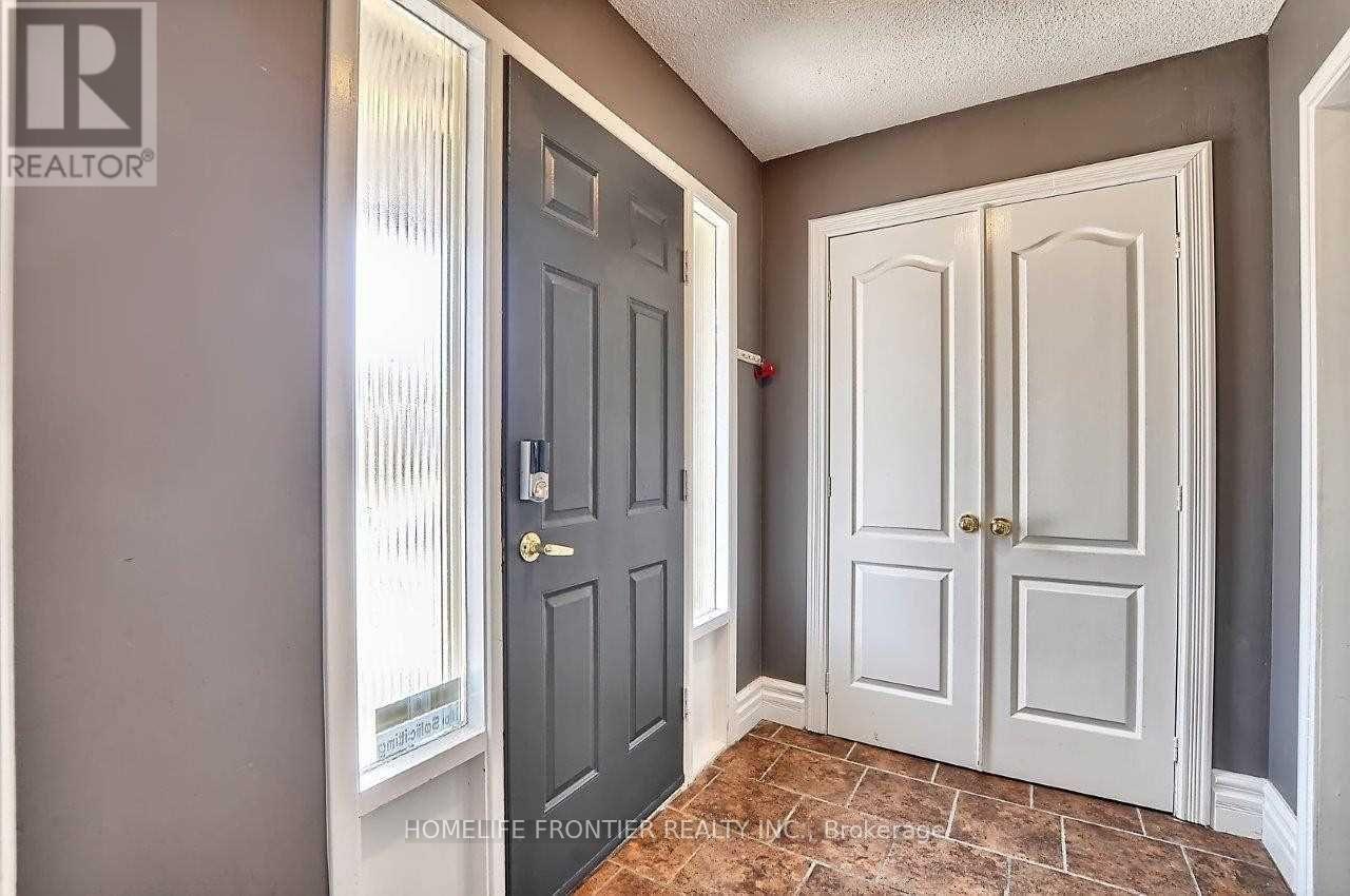 44 Rutledge Avenue, Newmarket, Ontario  L3Y 5T4 - Photo 2 - N12251447