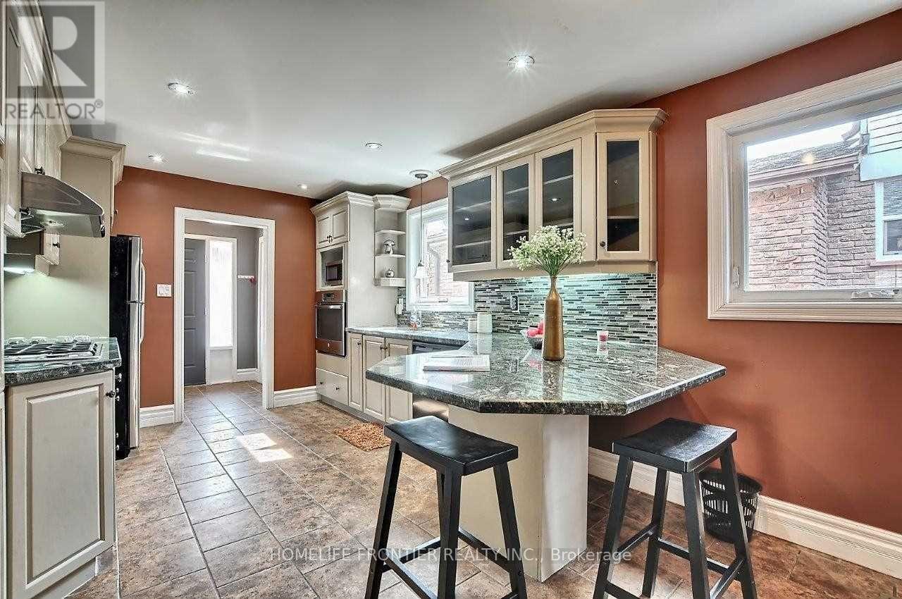 44 Rutledge Avenue, Newmarket, Ontario  L3Y 5T4 - Photo 9 - N12251447