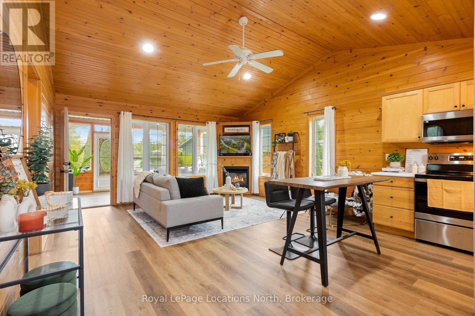 Property at 15 MADAWASKA TRAIL image 1