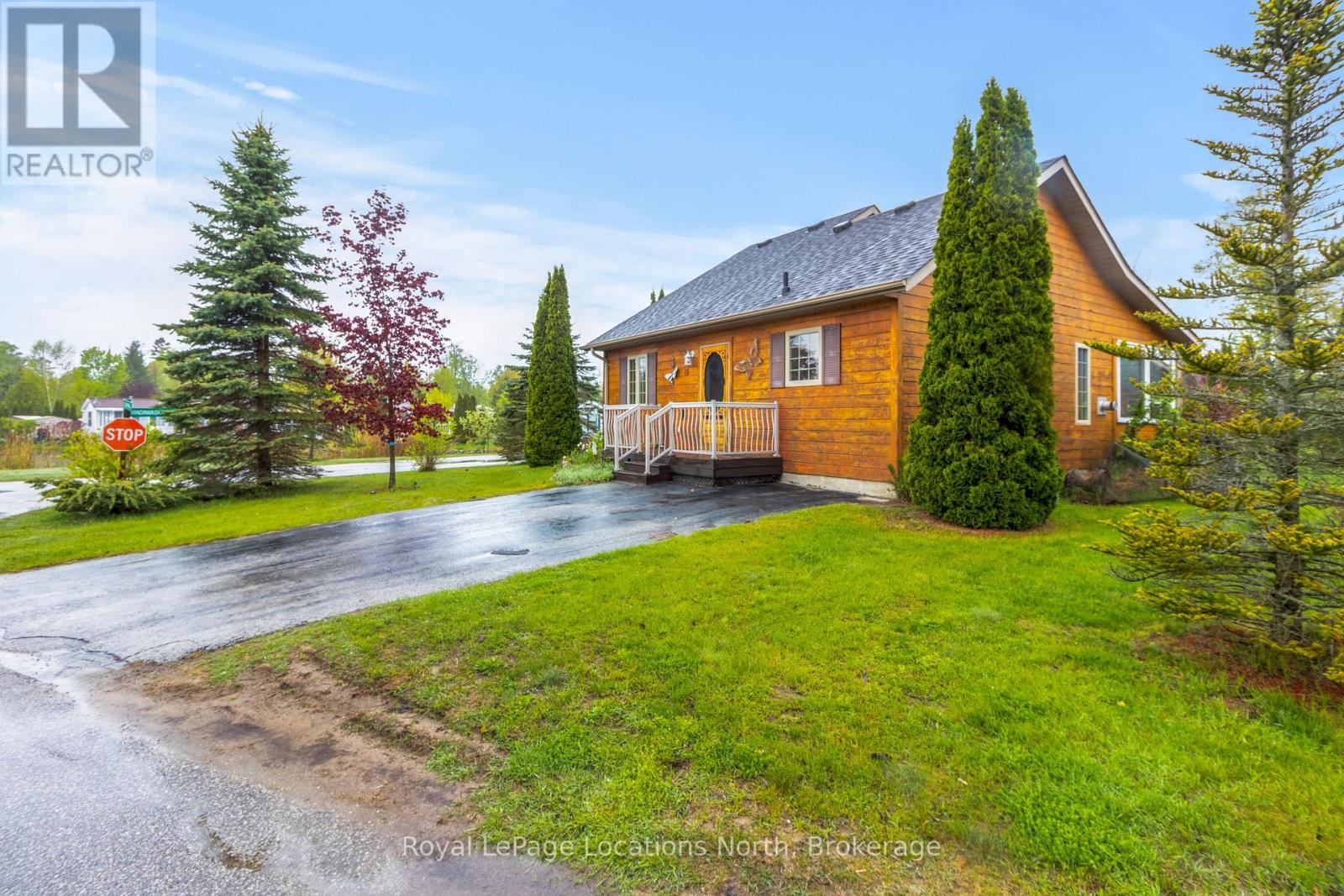 Property at 15 MADAWASKA TRAIL image 3
