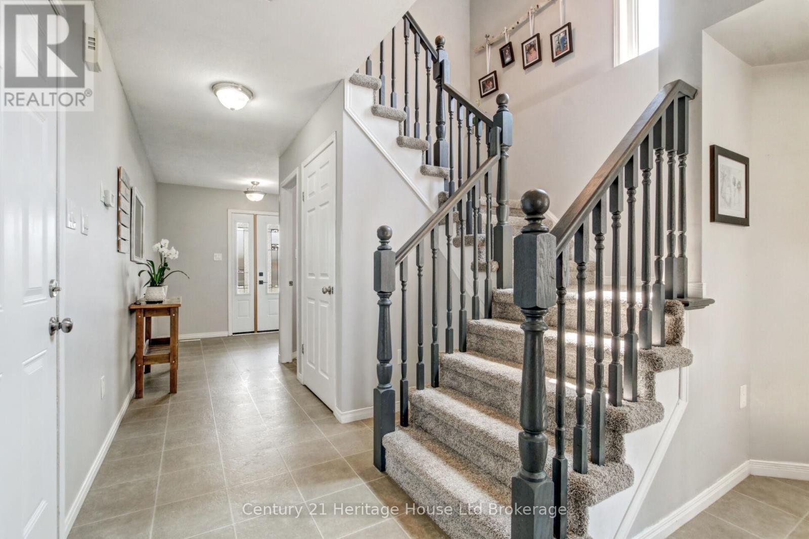 63 Woodhatch Crescent, Ingersoll, Ontario  N5C 0A3 - Photo 12 - X12250333
