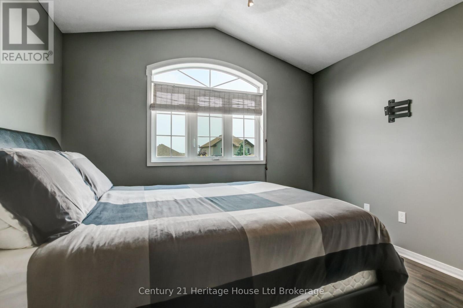 63 Woodhatch Crescent, Ingersoll, Ontario  N5C 0A3 - Photo 14 - X12250333