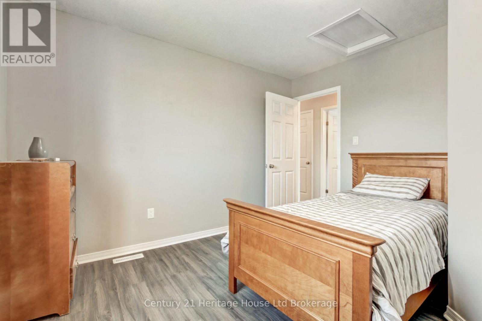 63 Woodhatch Crescent, Ingersoll, Ontario  N5C 0A3 - Photo 21 - X12250333