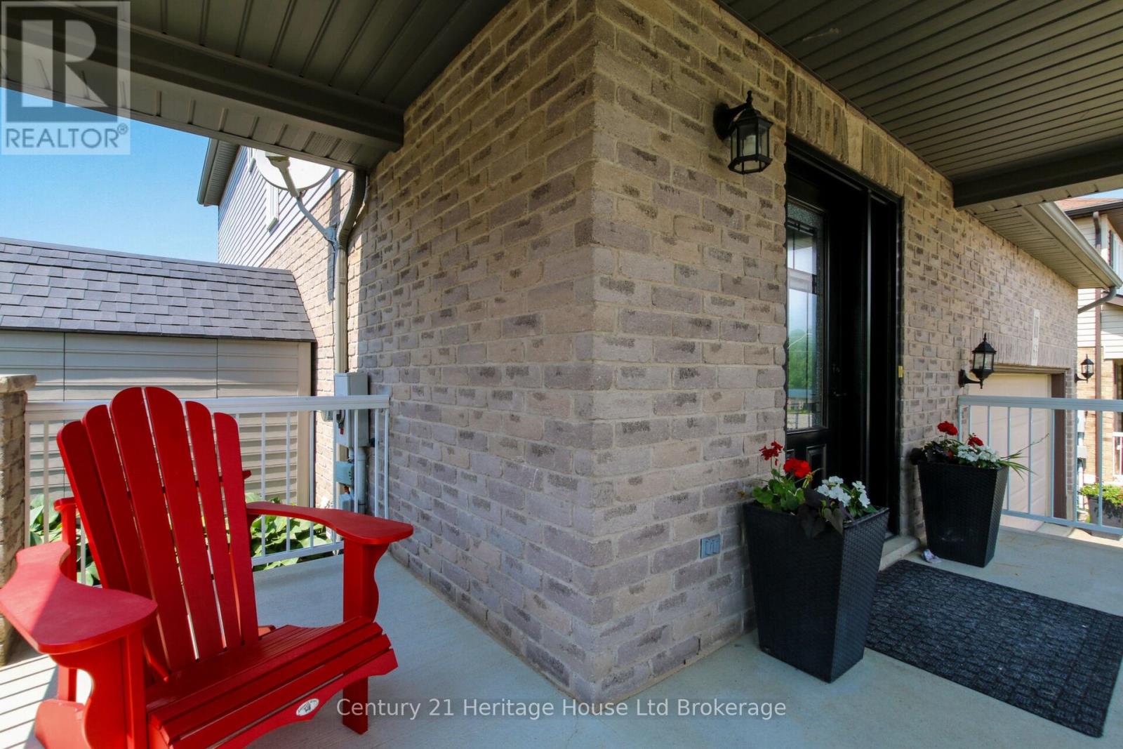 63 Woodhatch Crescent, Ingersoll, Ontario  N5C 0A3 - Photo 3 - X12250333