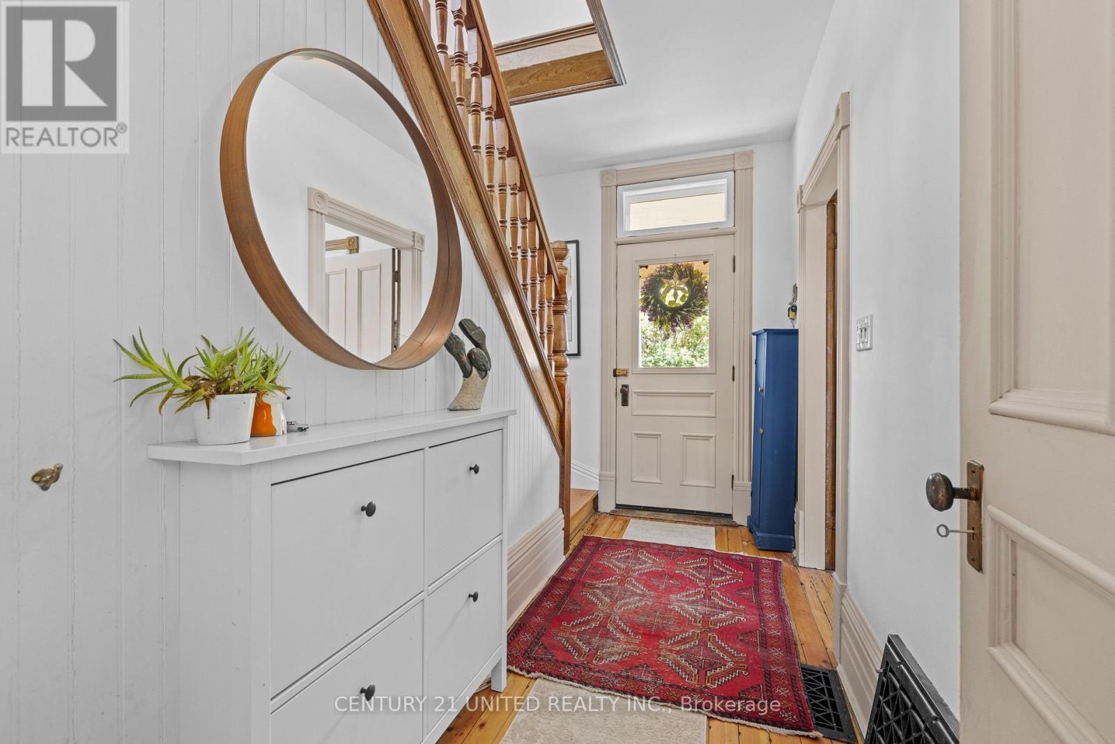Property at 172 QUEEN STREET image 3