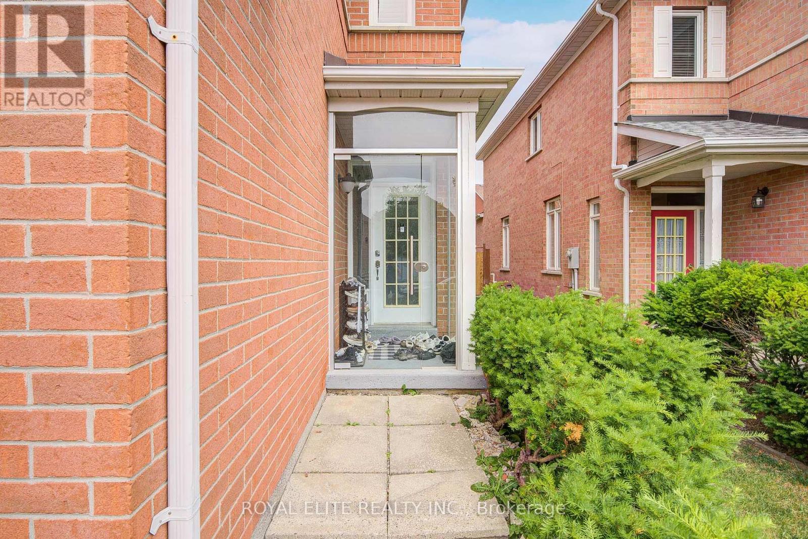 Property at 88 SNOWDON CIRCLE image 3