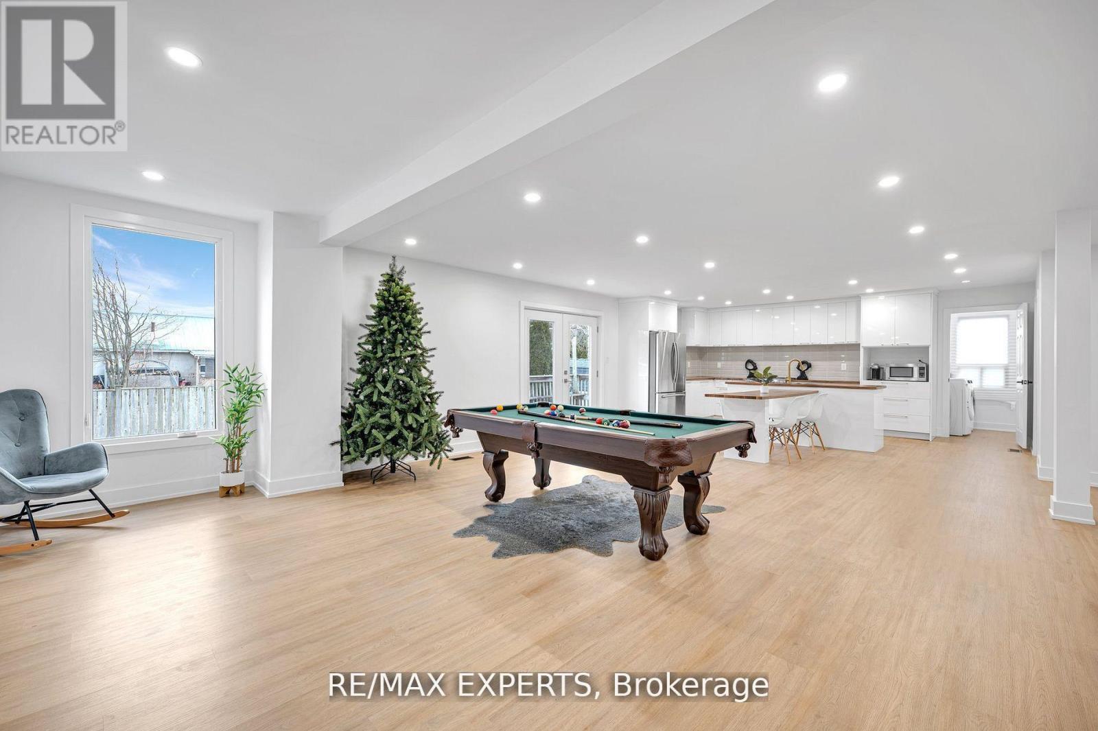 Property at 1004 ROBINSON STREET image 4