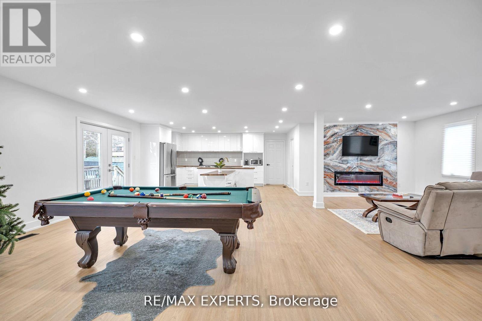 Property at 1004 ROBINSON STREET image 5