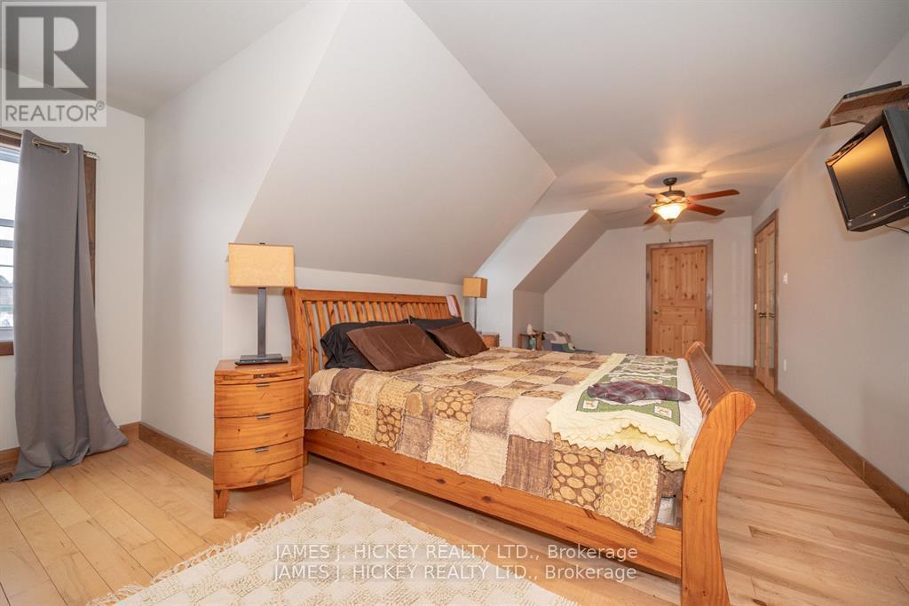 44a Main Street, Laurentian Hills, Ontario  K0J 1J0 - Photo 12 - X12251556