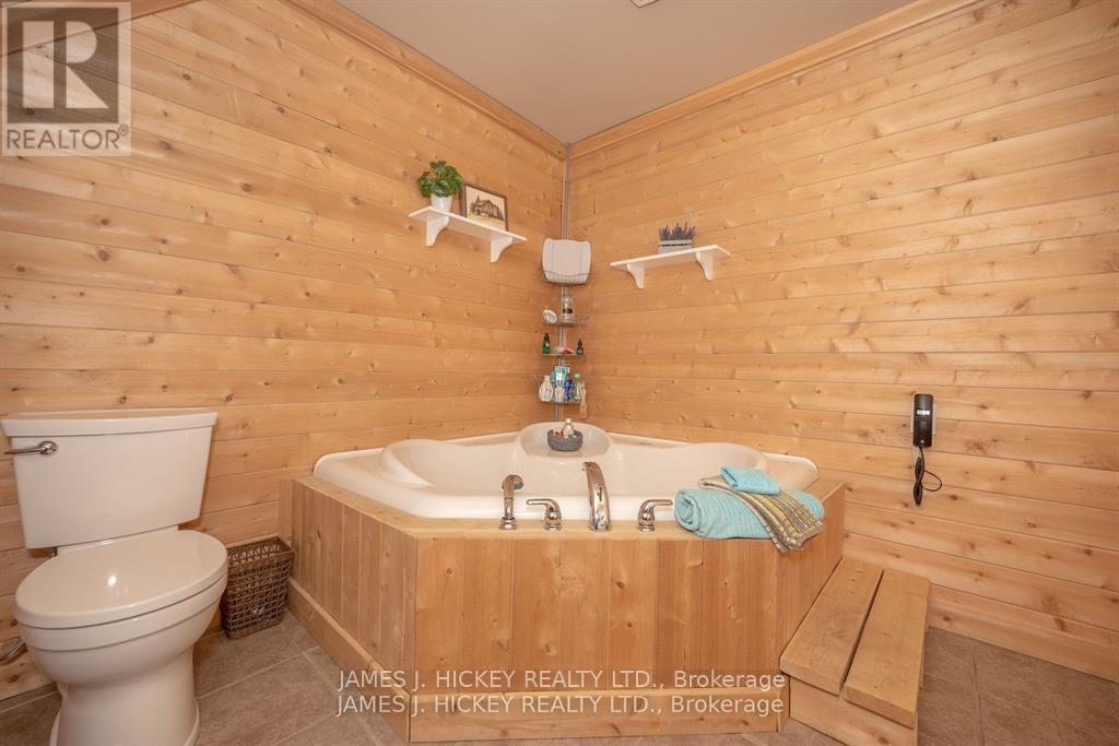 44a Main Street, Laurentian Hills, Ontario  K0J 1J0 - Photo 16 - X12251556