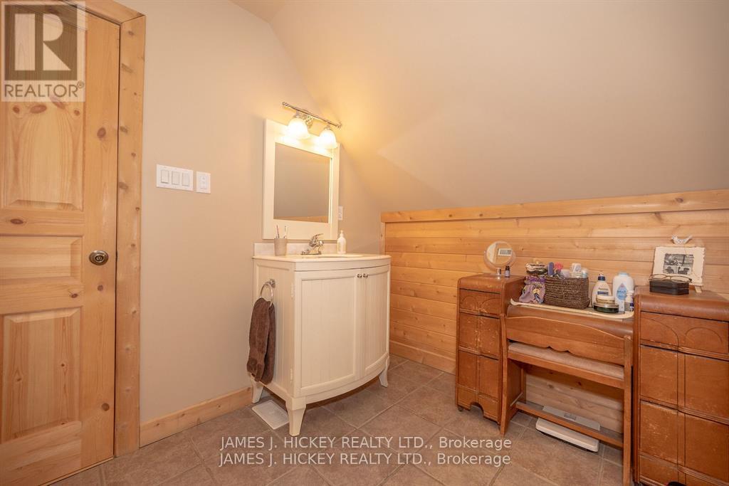 44a Main Street, Laurentian Hills, Ontario  K0J 1J0 - Photo 17 - X12251556