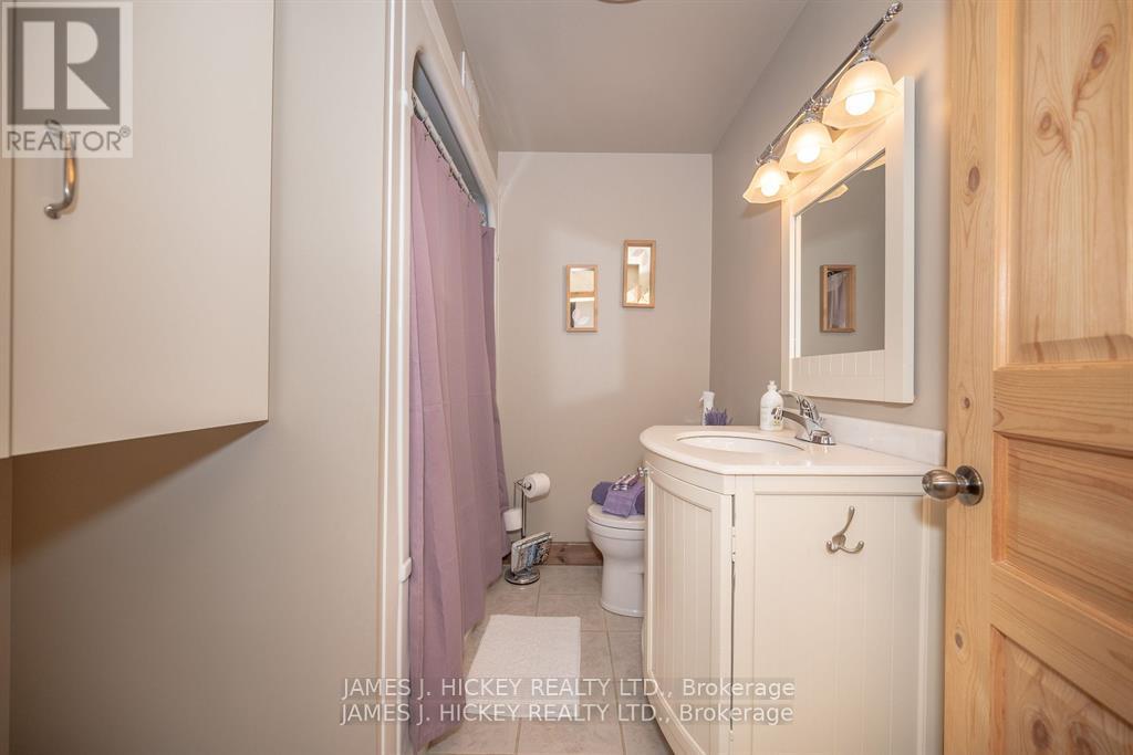 44a Main Street, Laurentian Hills, Ontario  K0J 1J0 - Photo 22 - X12251556