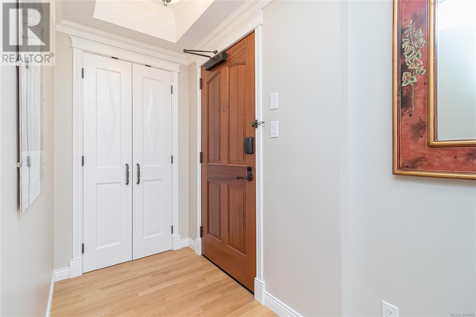 Property at 401 1175 Beach Dr image 3