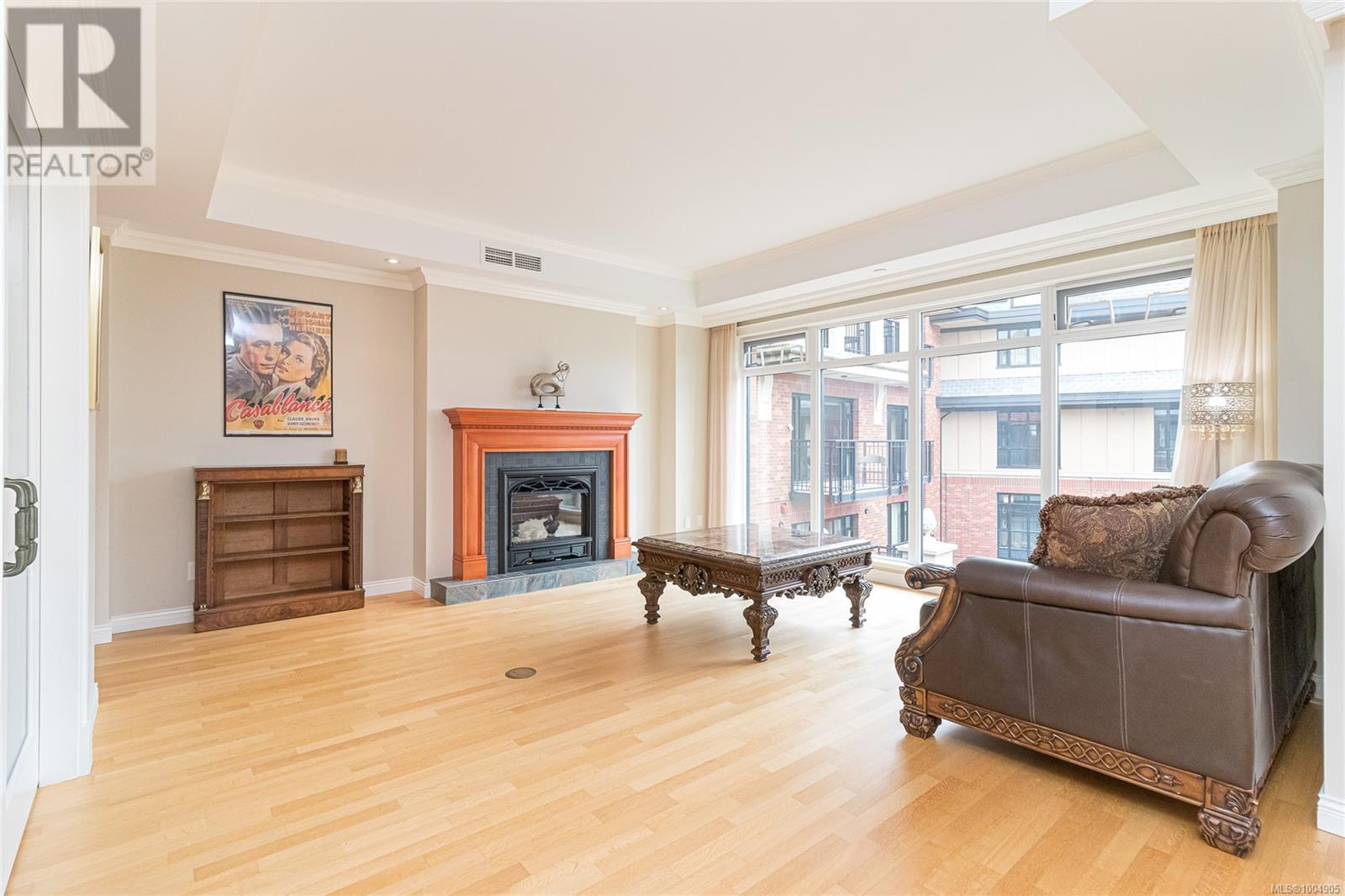 Property at 401 1175 Beach Dr image 4