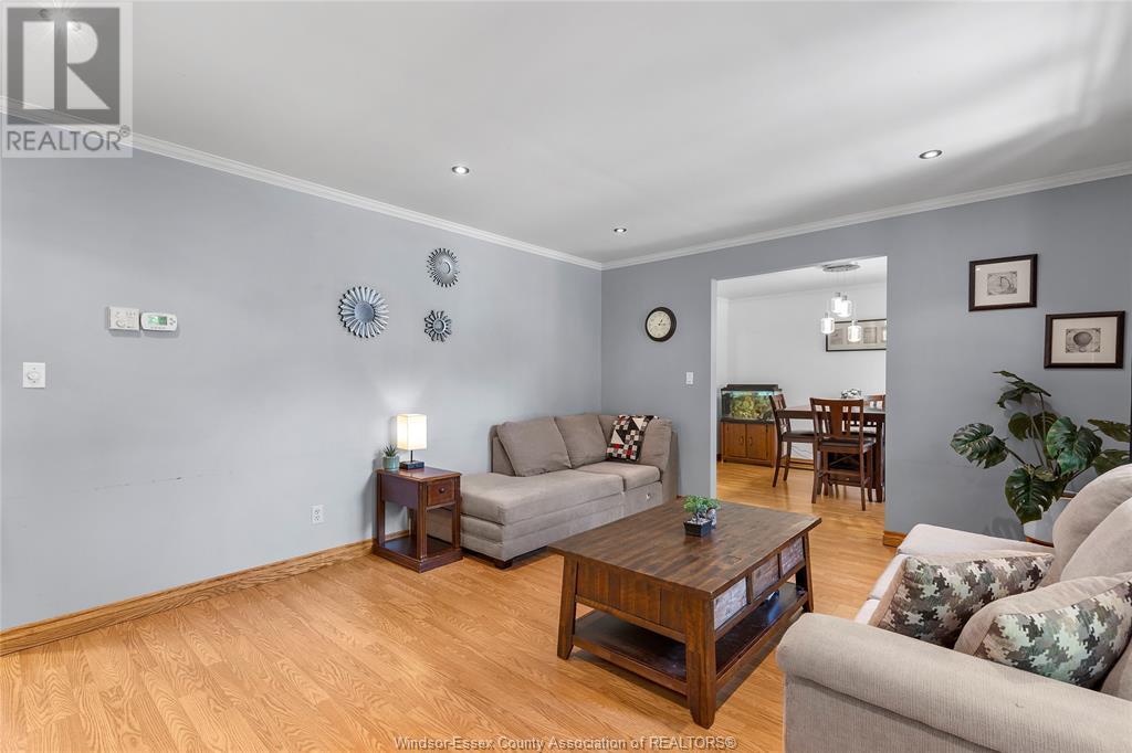 Property at 11 WINSTON CRESCENT image 4