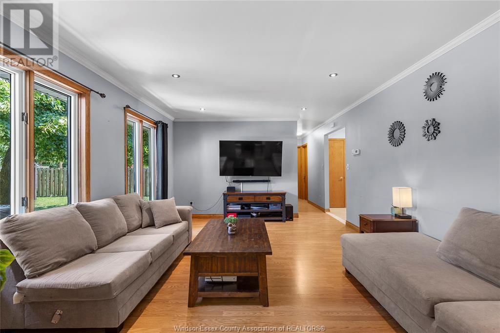 Property at 11 WINSTON CRESCENT image 5