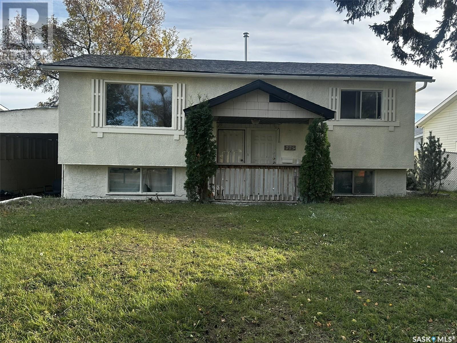 Property at 225 Mowat CRESCENT image 1