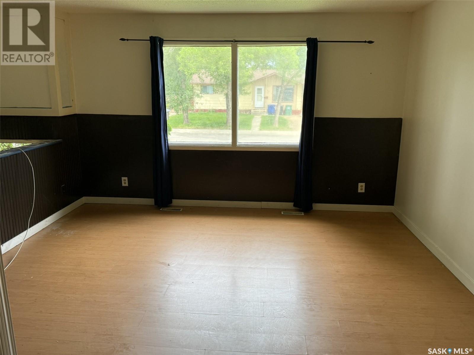 Property at 225 Mowat CRESCENT image 5