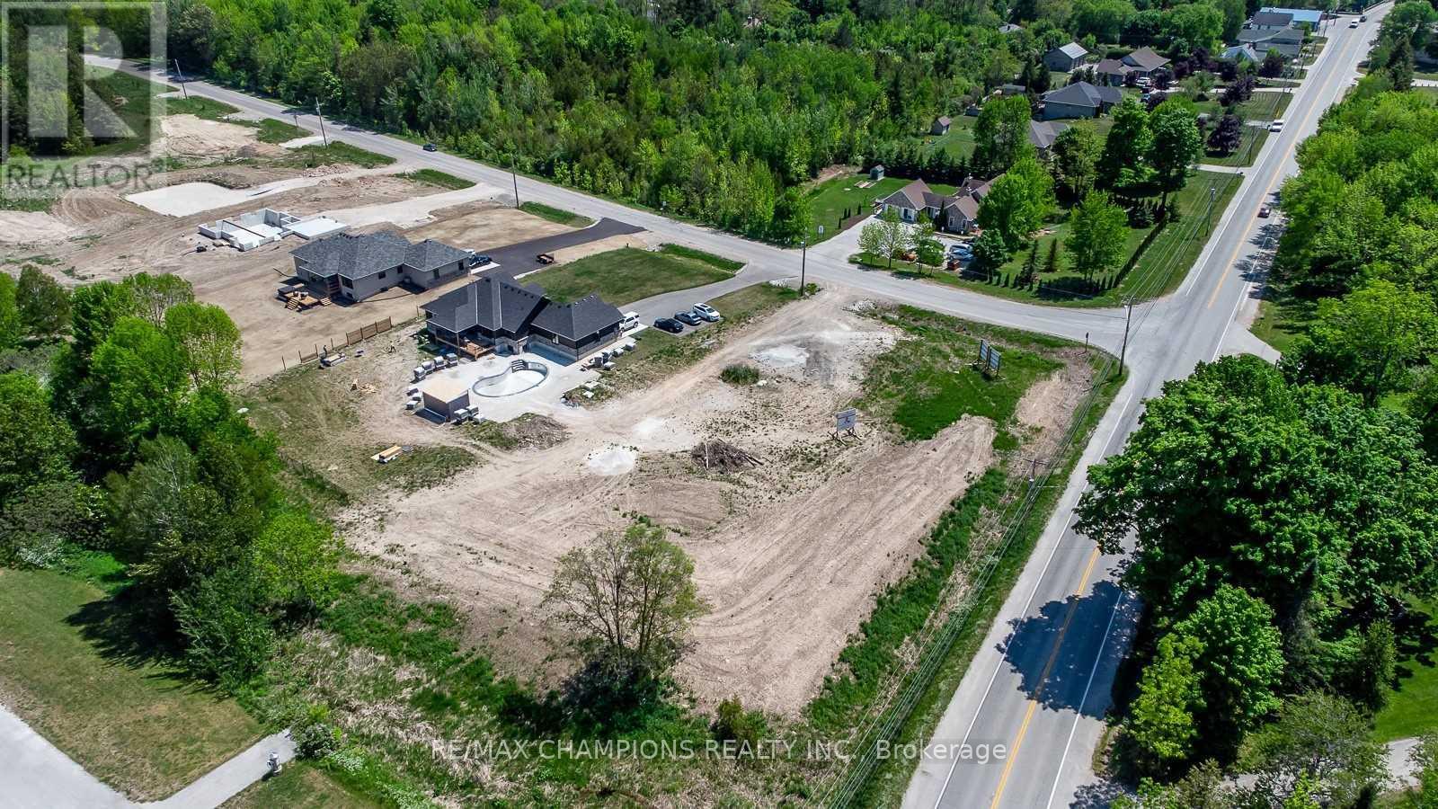 106 Balmy Beach Road, Georgian Bluffs, Ontario  N4K 5N4 - Photo 6 - X12251555