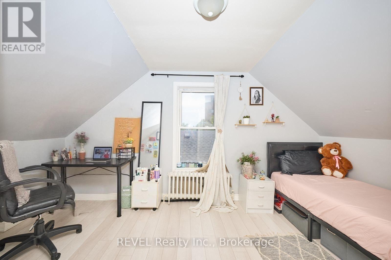 50 Welland Avenue, St. Catharines, Ontario  L2R 2M5 - Photo 11 - X12249446