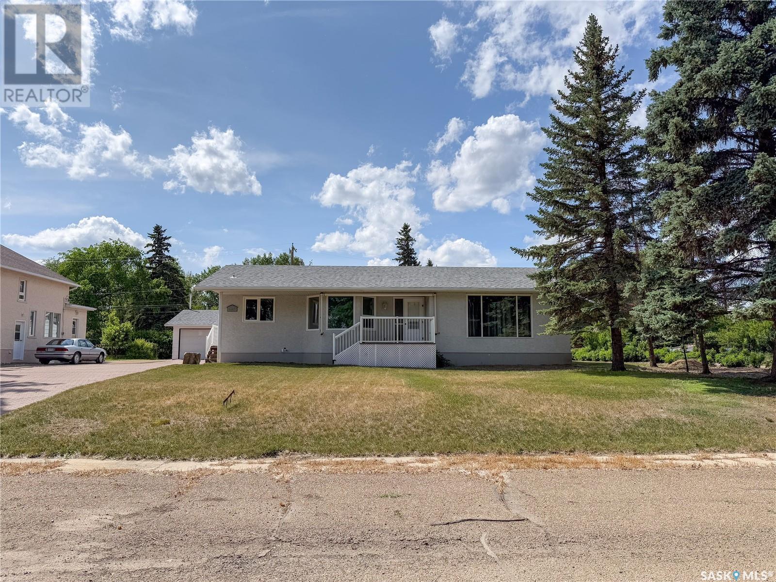 242 Cedar AVENUE N, Eastend, Saskatchewan
