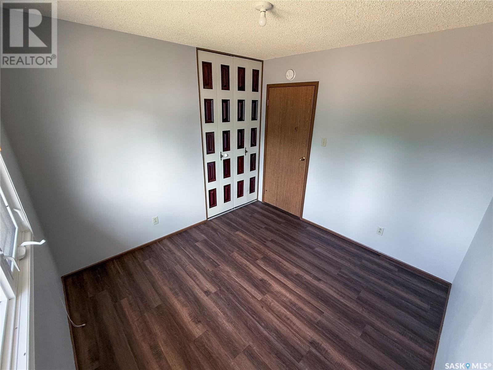 242 Cedar Avenue N, Eastend, Saskatchewan  S0N 1T0 - Photo 13 - SK011039