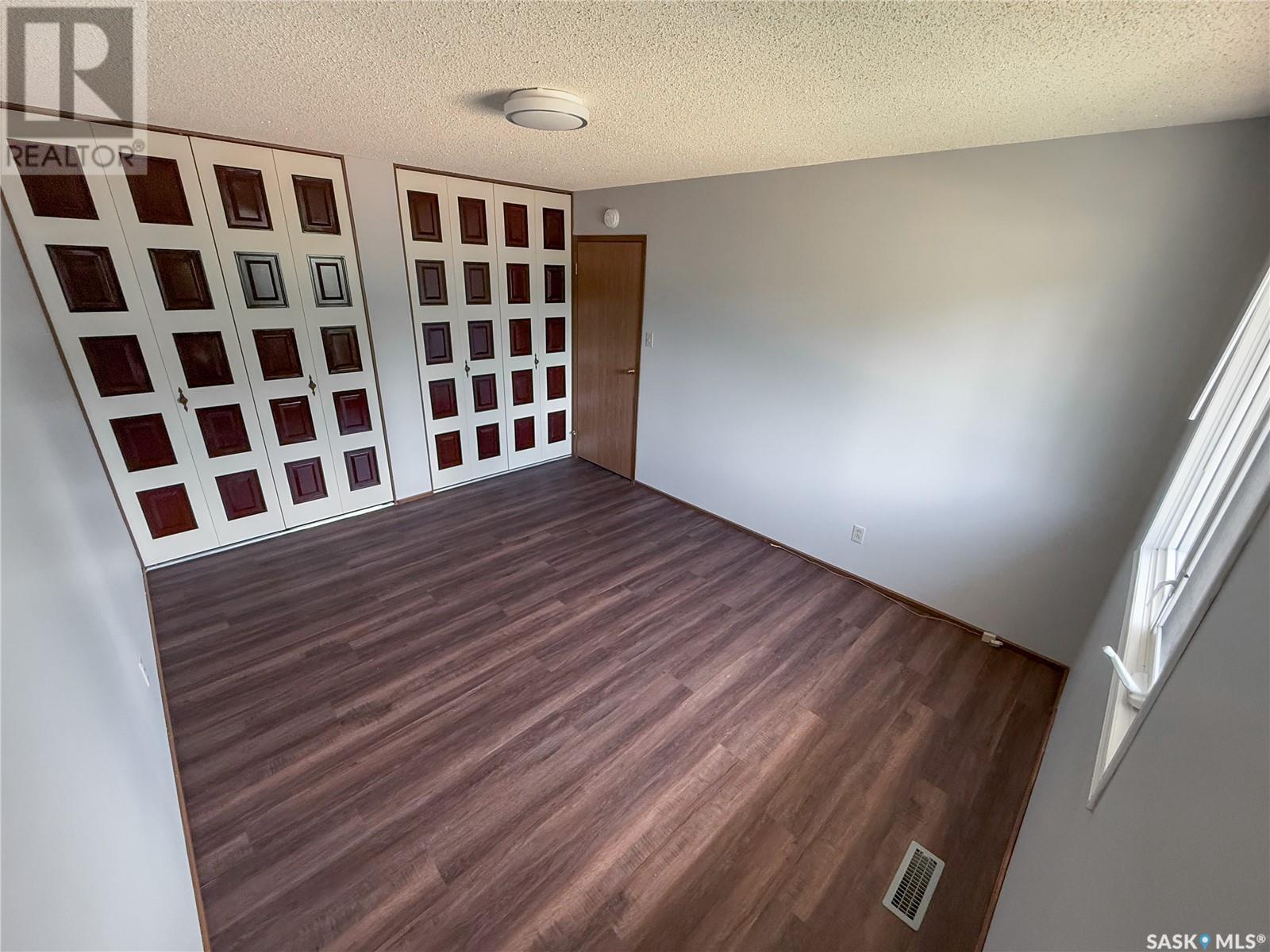 242 Cedar Avenue N, Eastend, Saskatchewan  S0N 1T0 - Photo 15 - SK011039