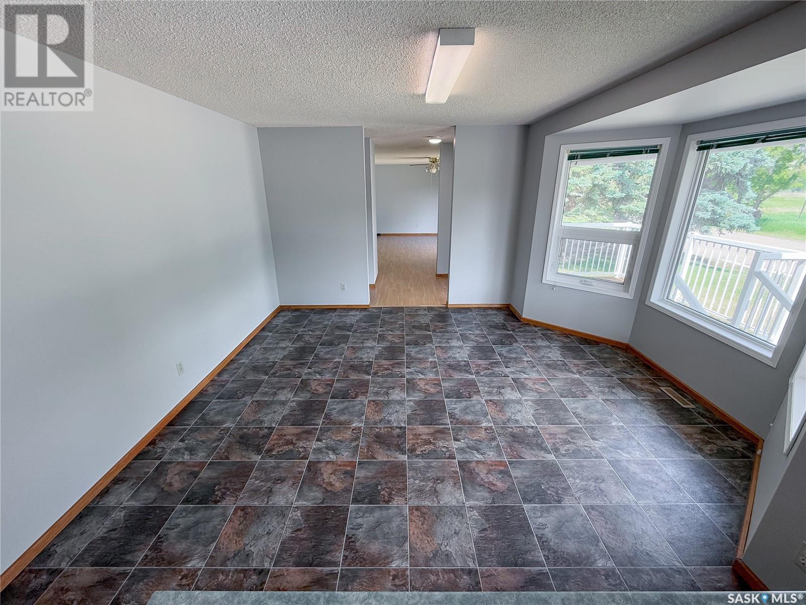 242 Cedar Avenue N, Eastend, Saskatchewan  S0N 1T0 - Photo 16 - SK011039