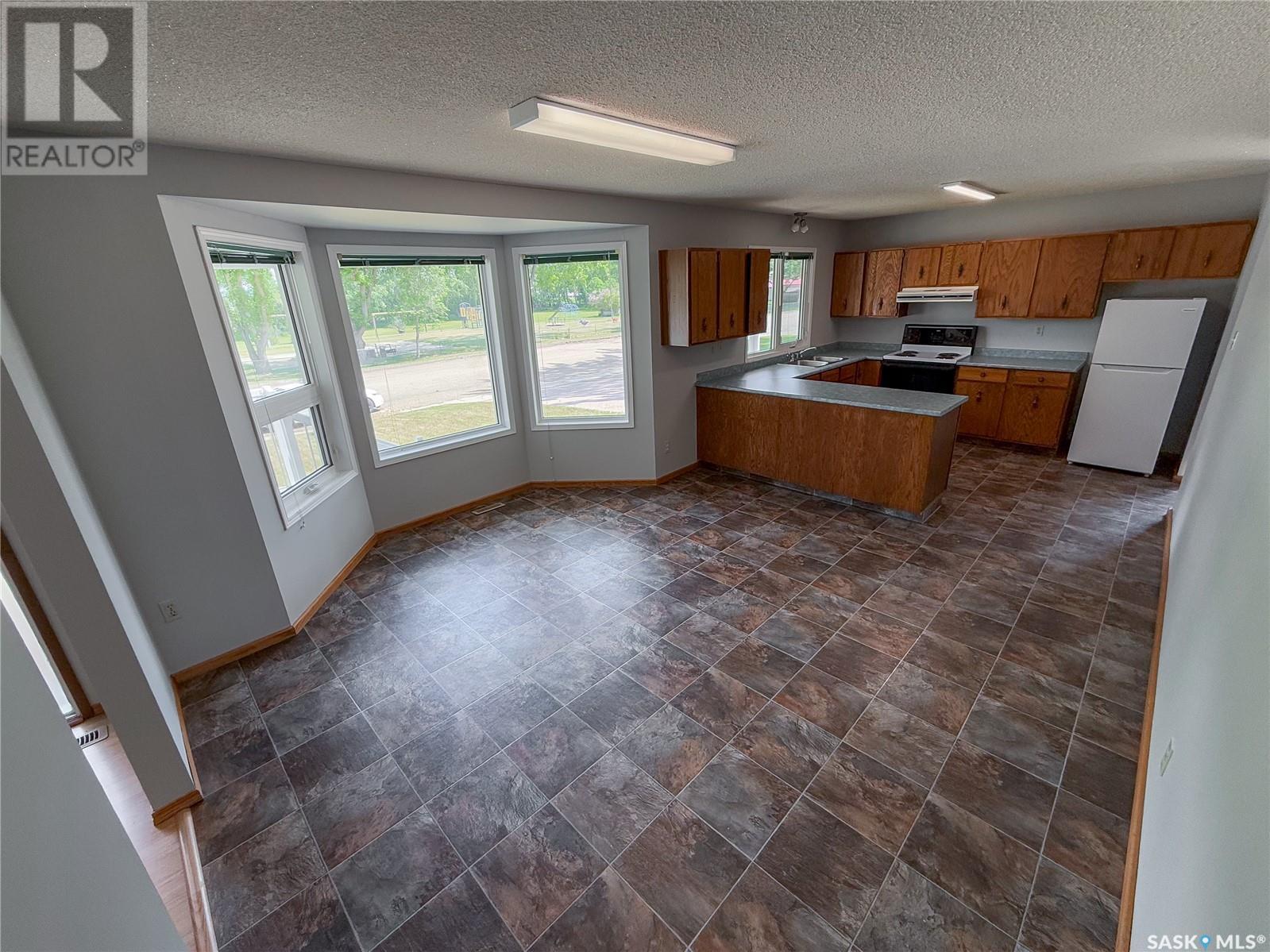 242 Cedar Avenue N, Eastend, Saskatchewan  S0N 1T0 - Photo 17 - SK011039
