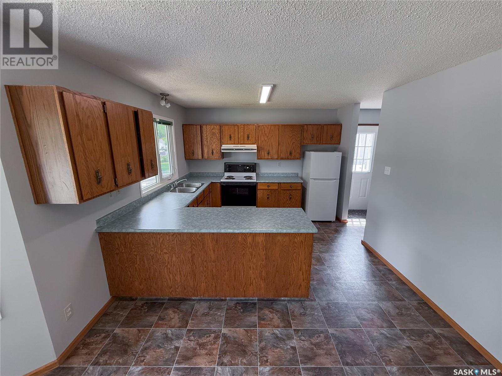 242 Cedar Avenue N, Eastend, Saskatchewan  S0N 1T0 - Photo 20 - SK011039