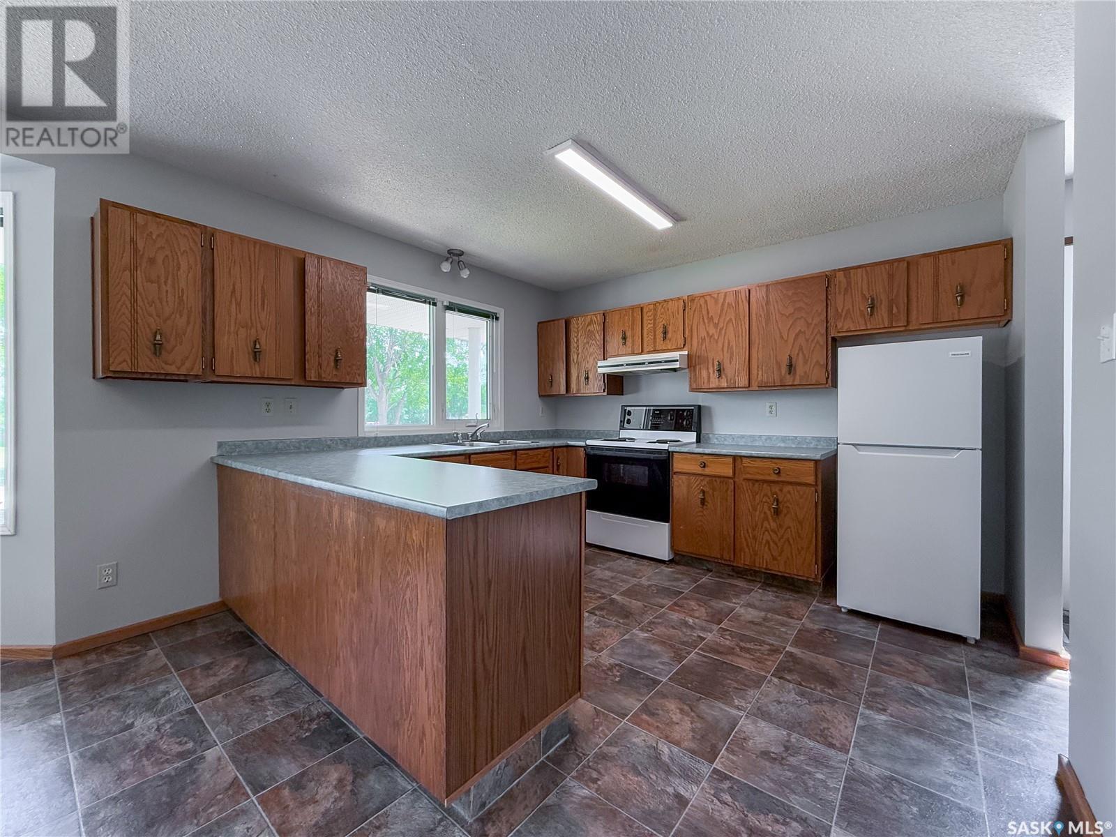 242 Cedar Avenue N, Eastend, Saskatchewan  S0N 1T0 - Photo 21 - SK011039