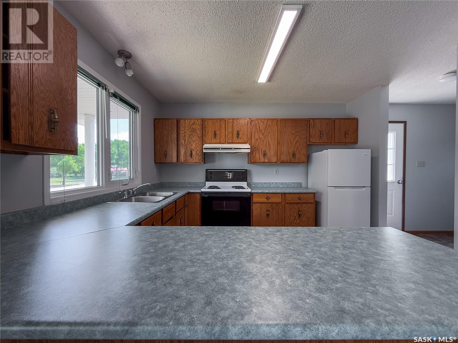 242 Cedar Avenue N, Eastend, Saskatchewan  S0N 1T0 - Photo 24 - SK011039